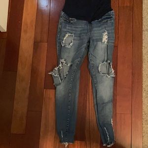 Super Stretchy Matwrnity jeans with holes